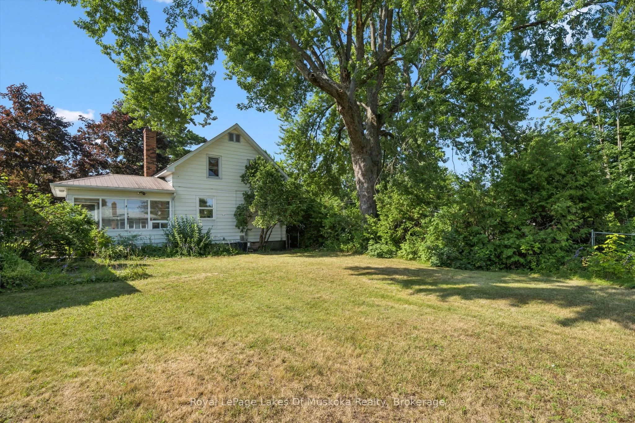 190 Winewood Avenue W