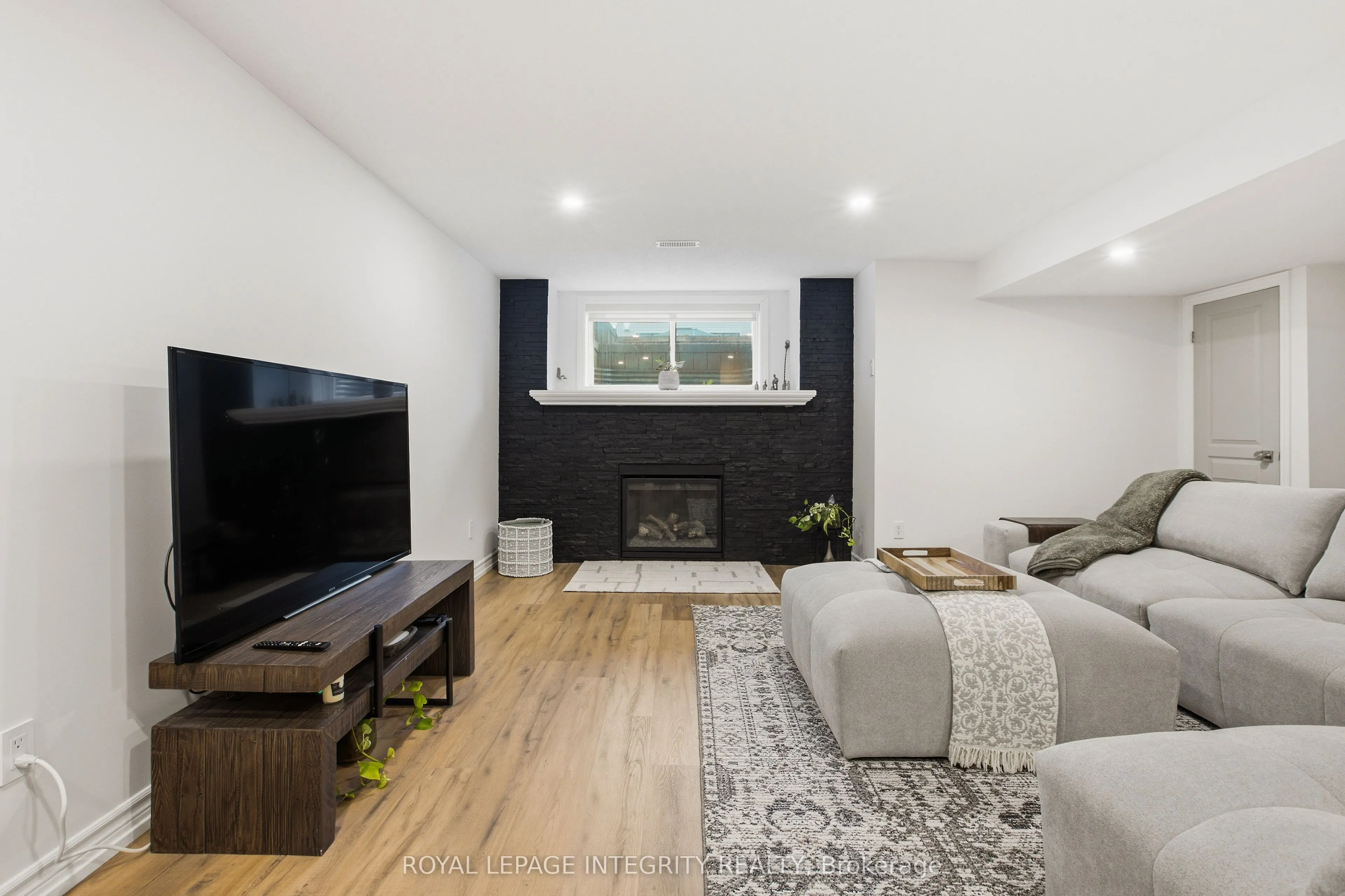 246 Cooks Mill Crescent