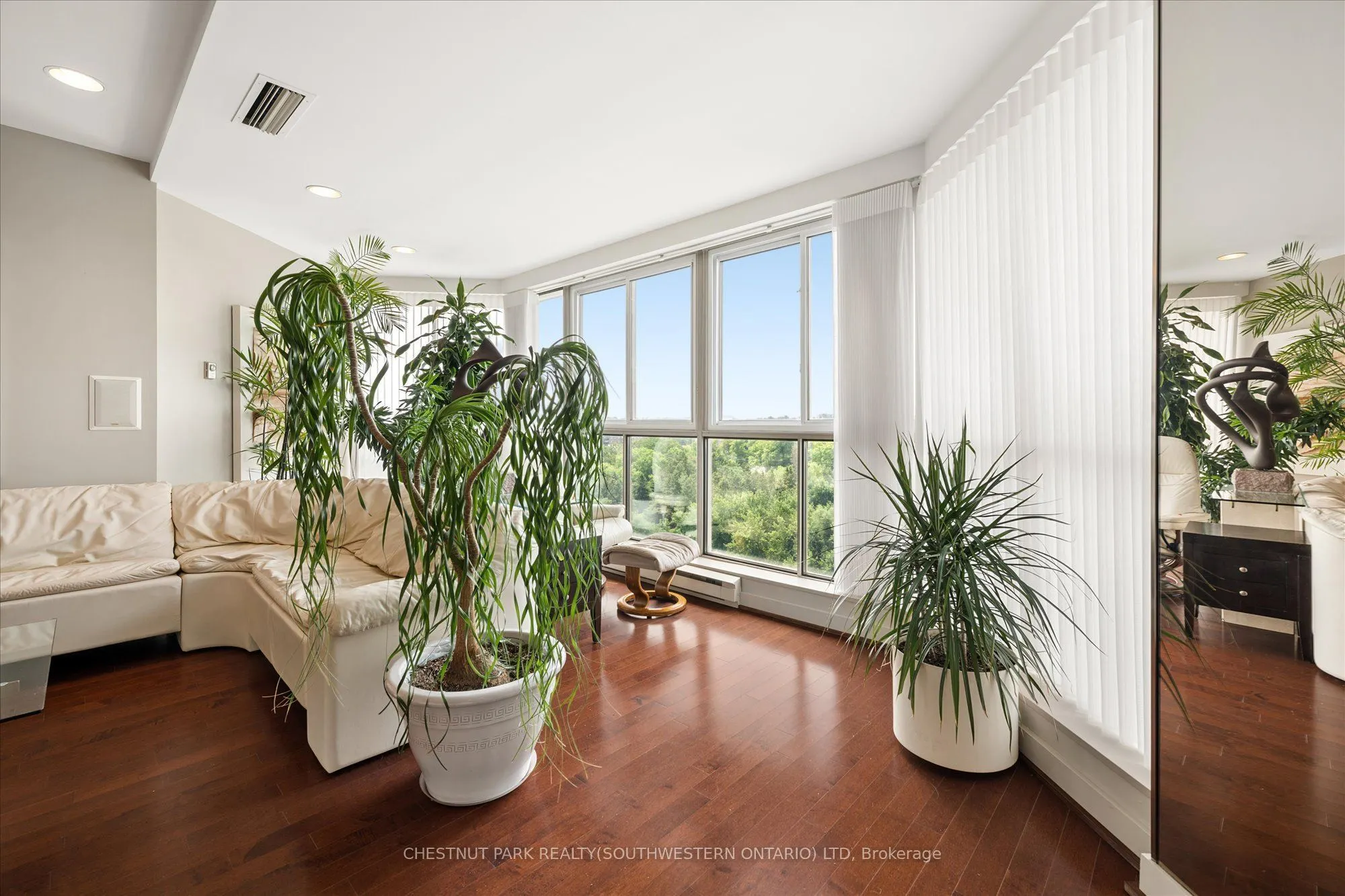 265 Westcourt Place #PH9
