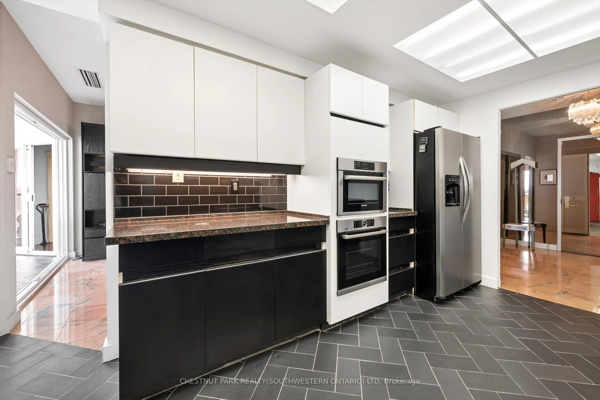 265 Westcourt Place #PH9