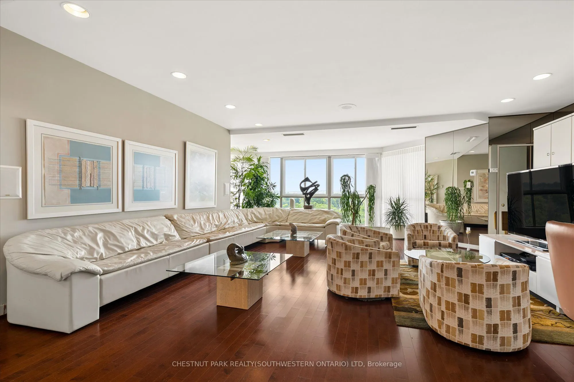 265 Westcourt Place #PH9