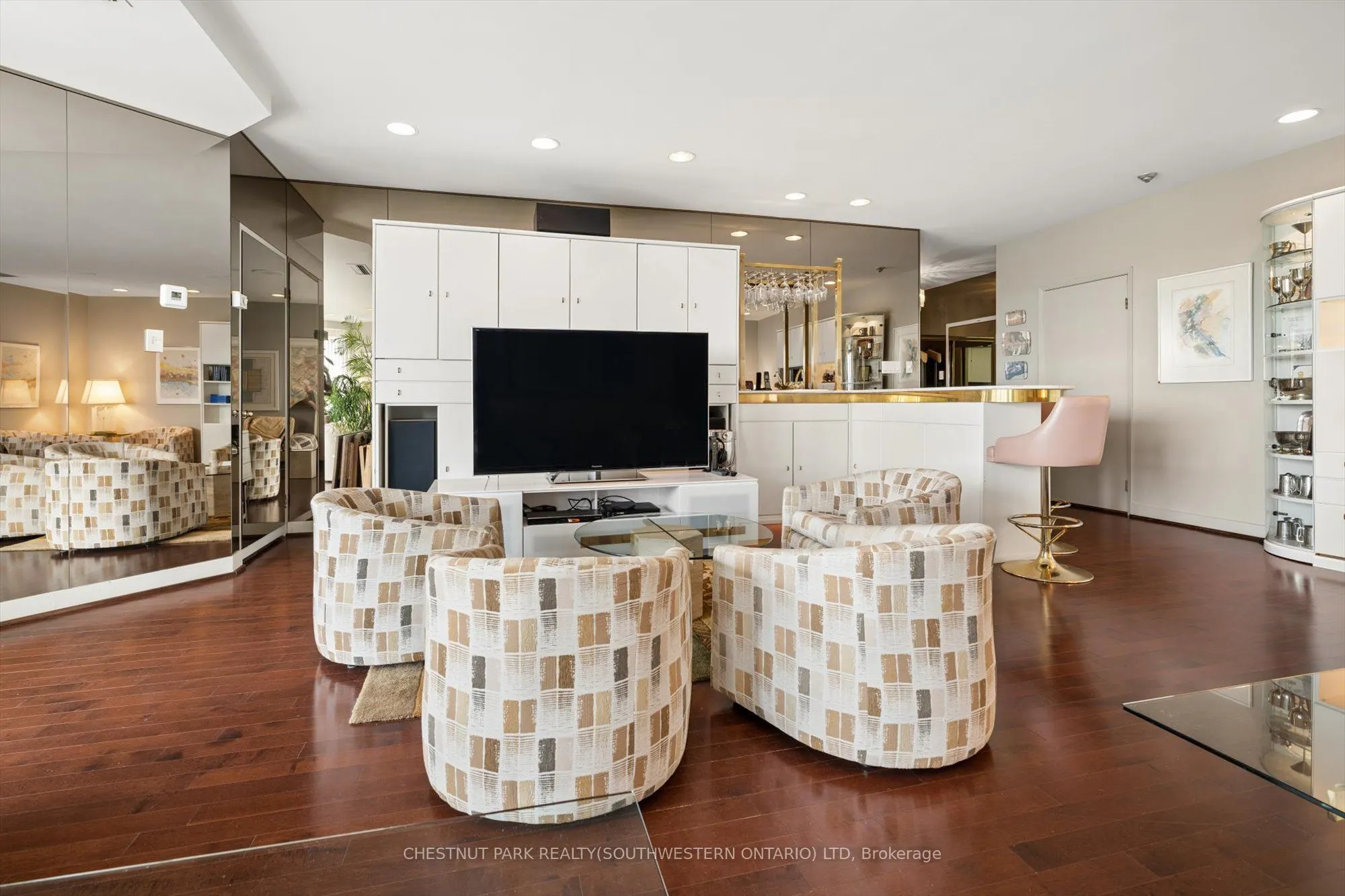 265 Westcourt Place #PH9