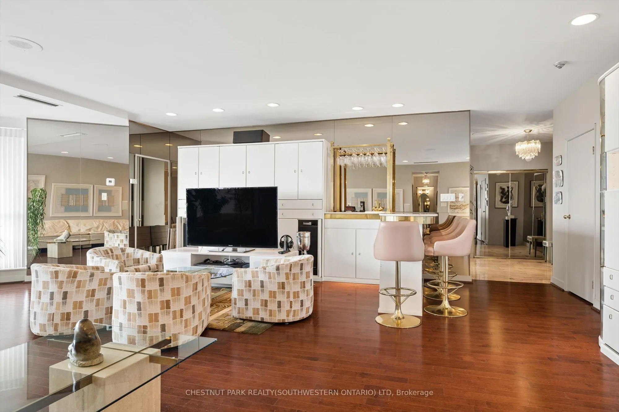 265 Westcourt Place #PH9