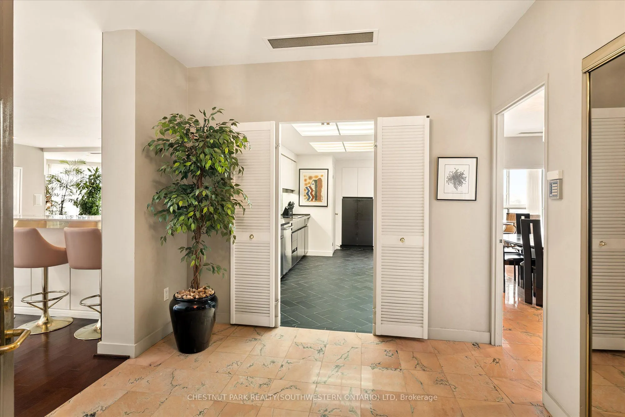 265 Westcourt Place #PH9