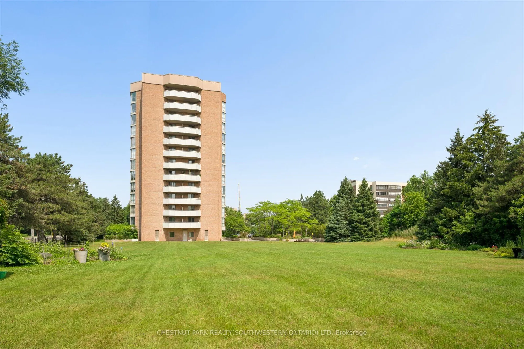 265 Westcourt Place #PH9