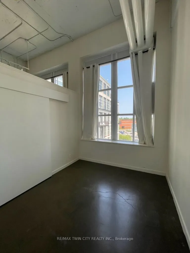 404 King Street W #405