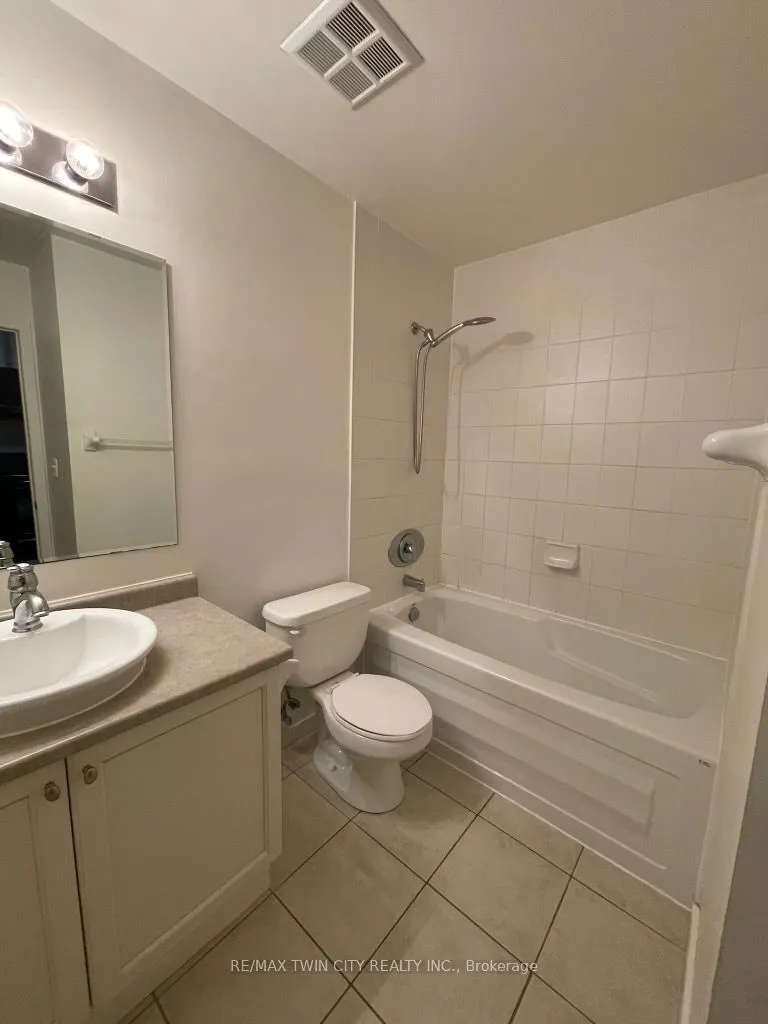 404 King Street W #405