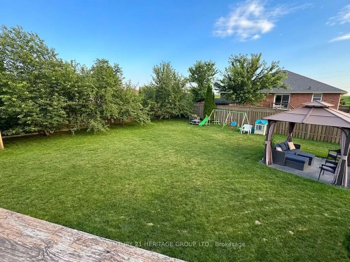 16 Eakins Crescent