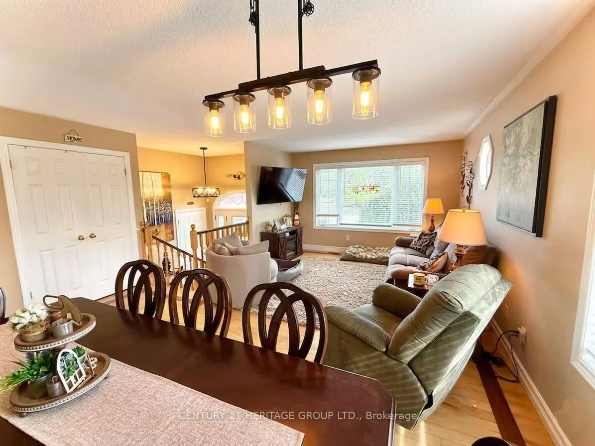 16 Eakins Crescent