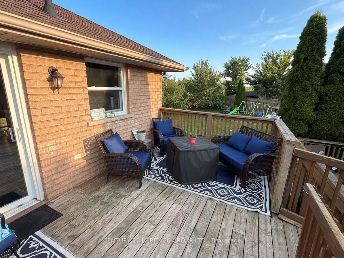16 Eakins Crescent
