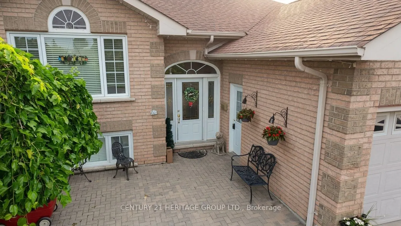 16 Eakins Crescent