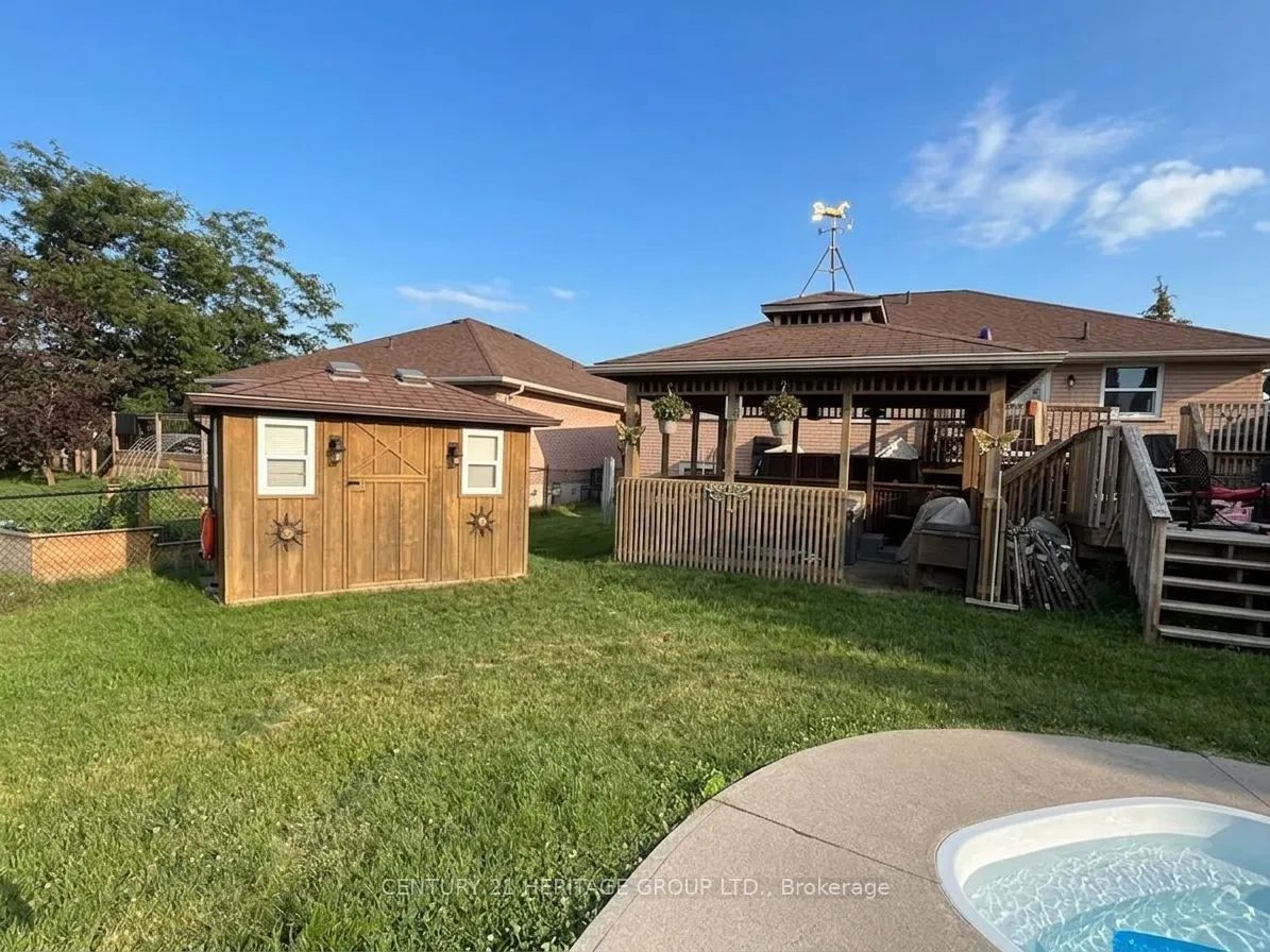 16 Eakins Crescent