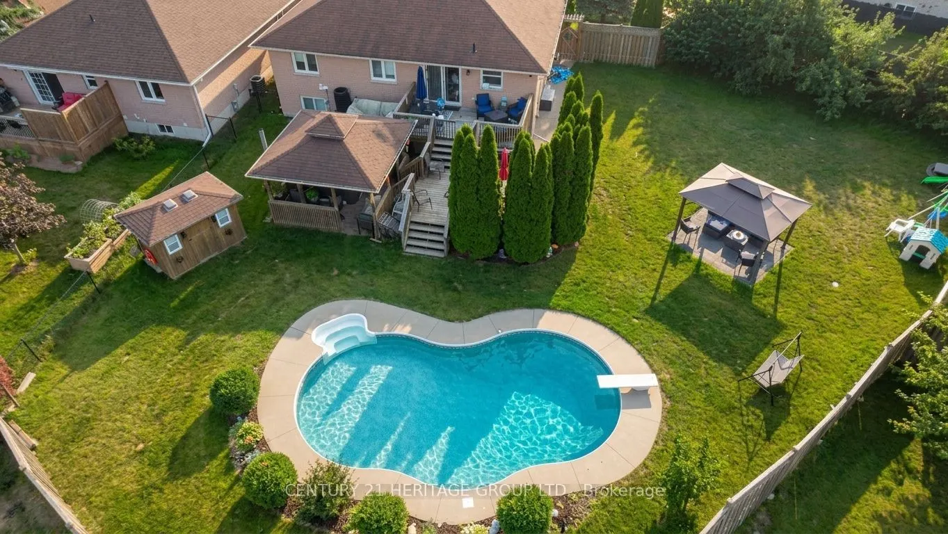 16 Eakins Crescent