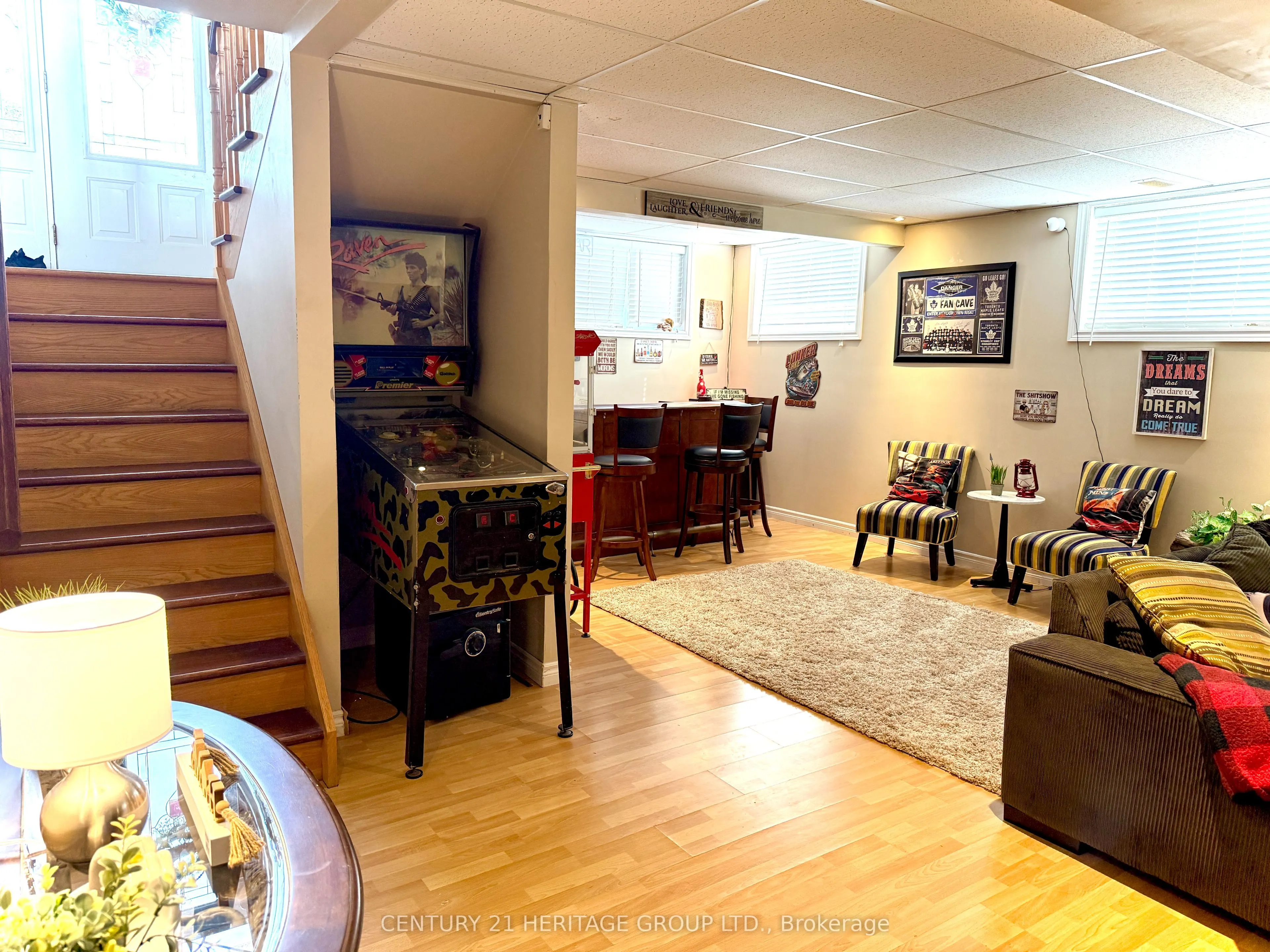 16 Eakins Crescent
