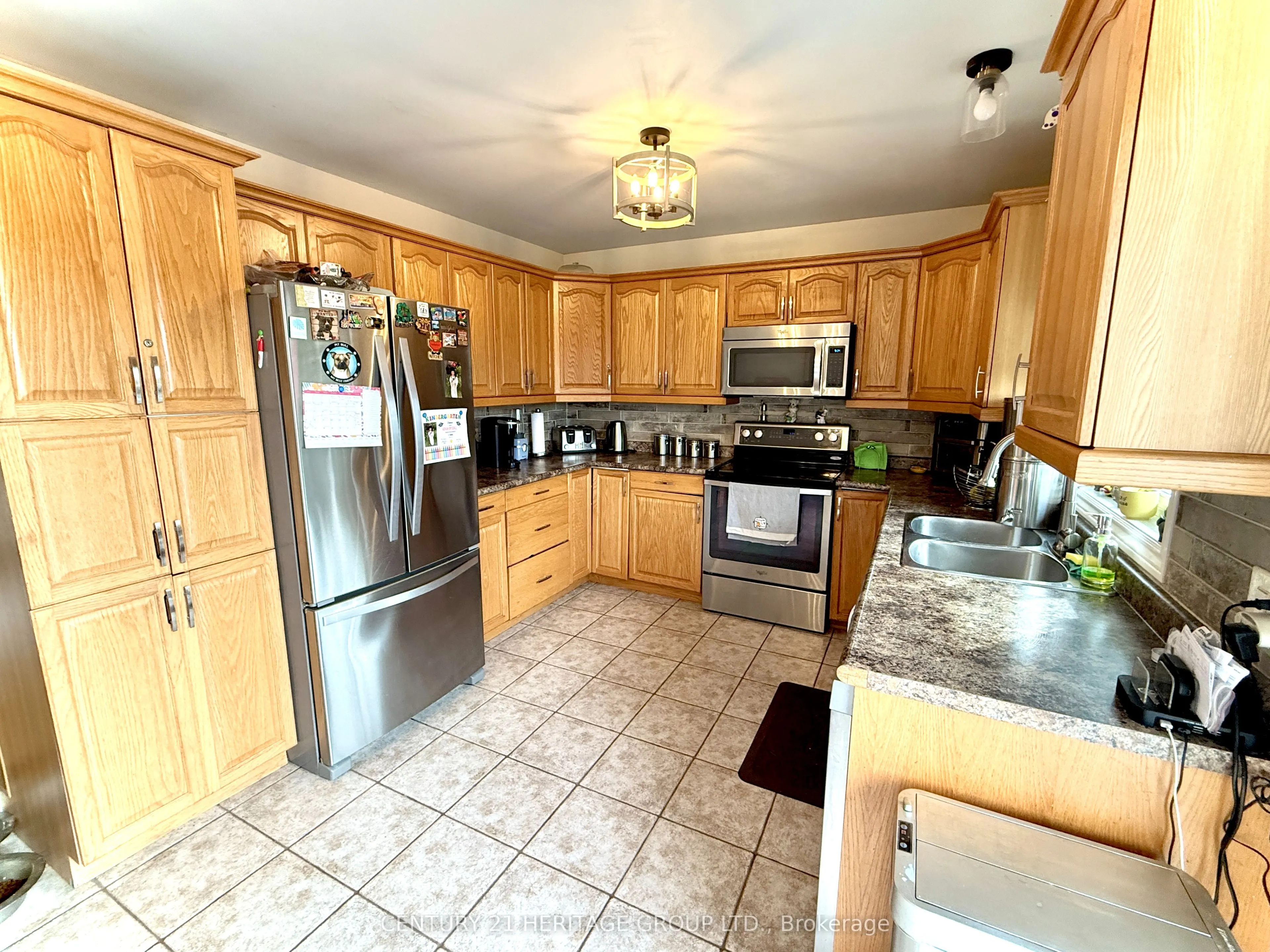 16 Eakins Crescent