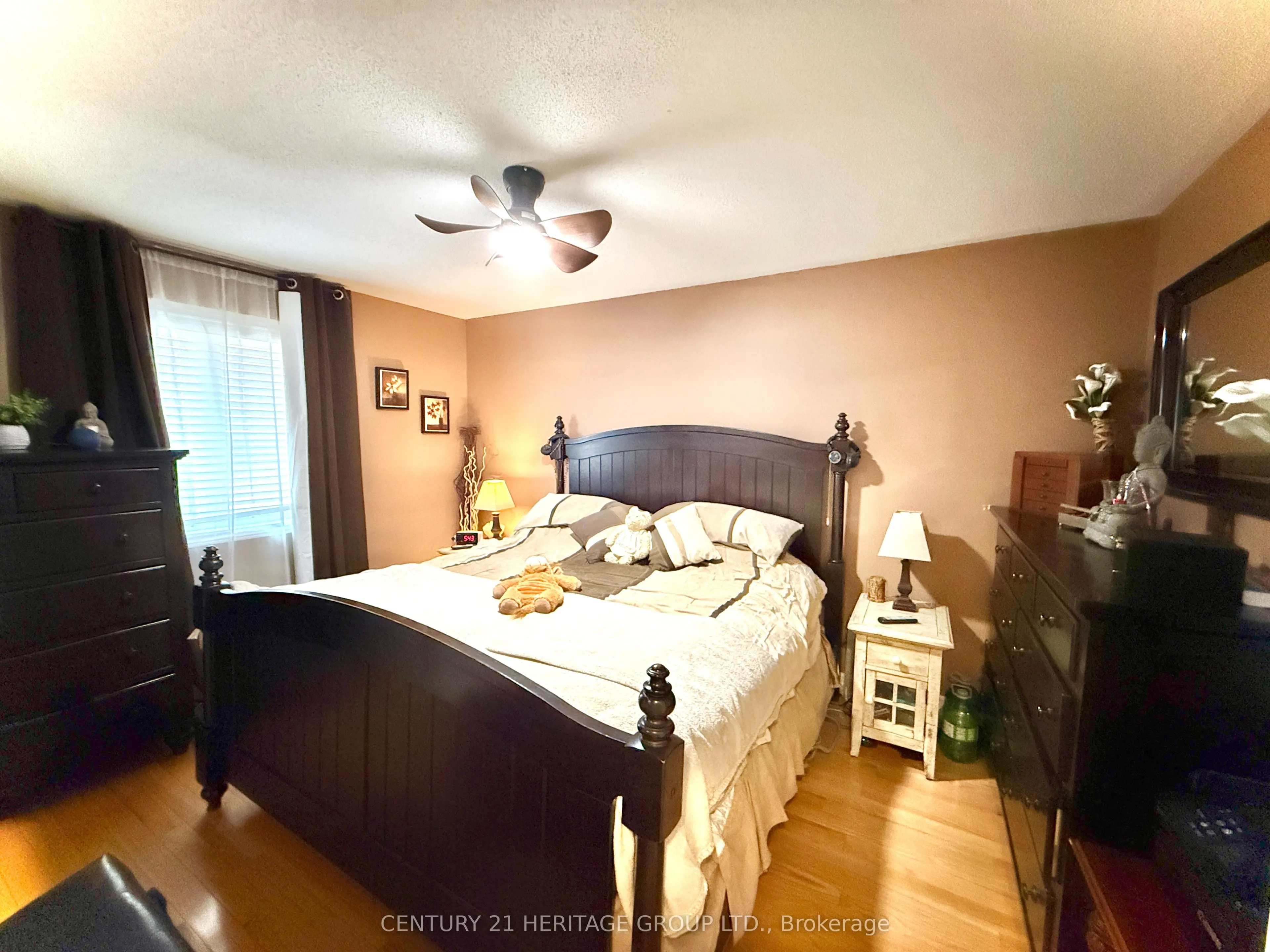 16 Eakins Crescent