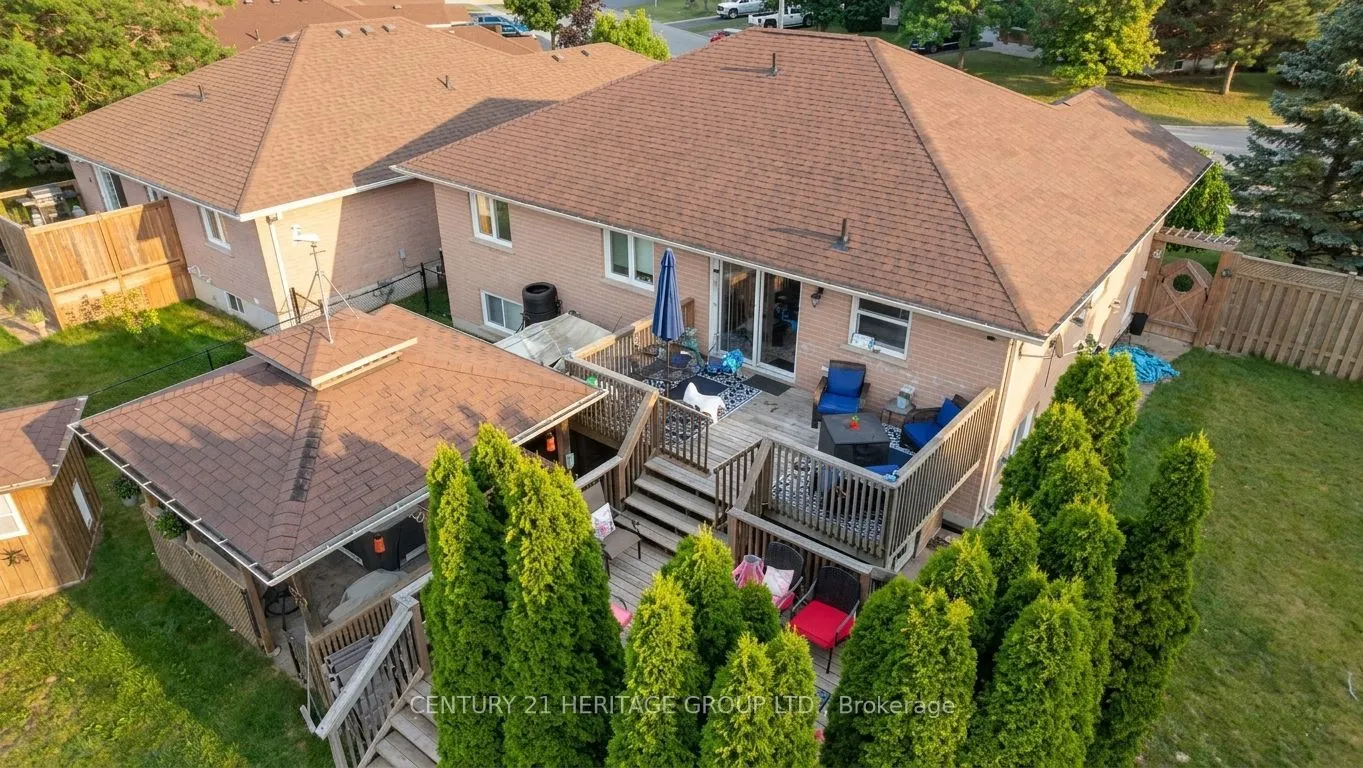 16 Eakins Crescent