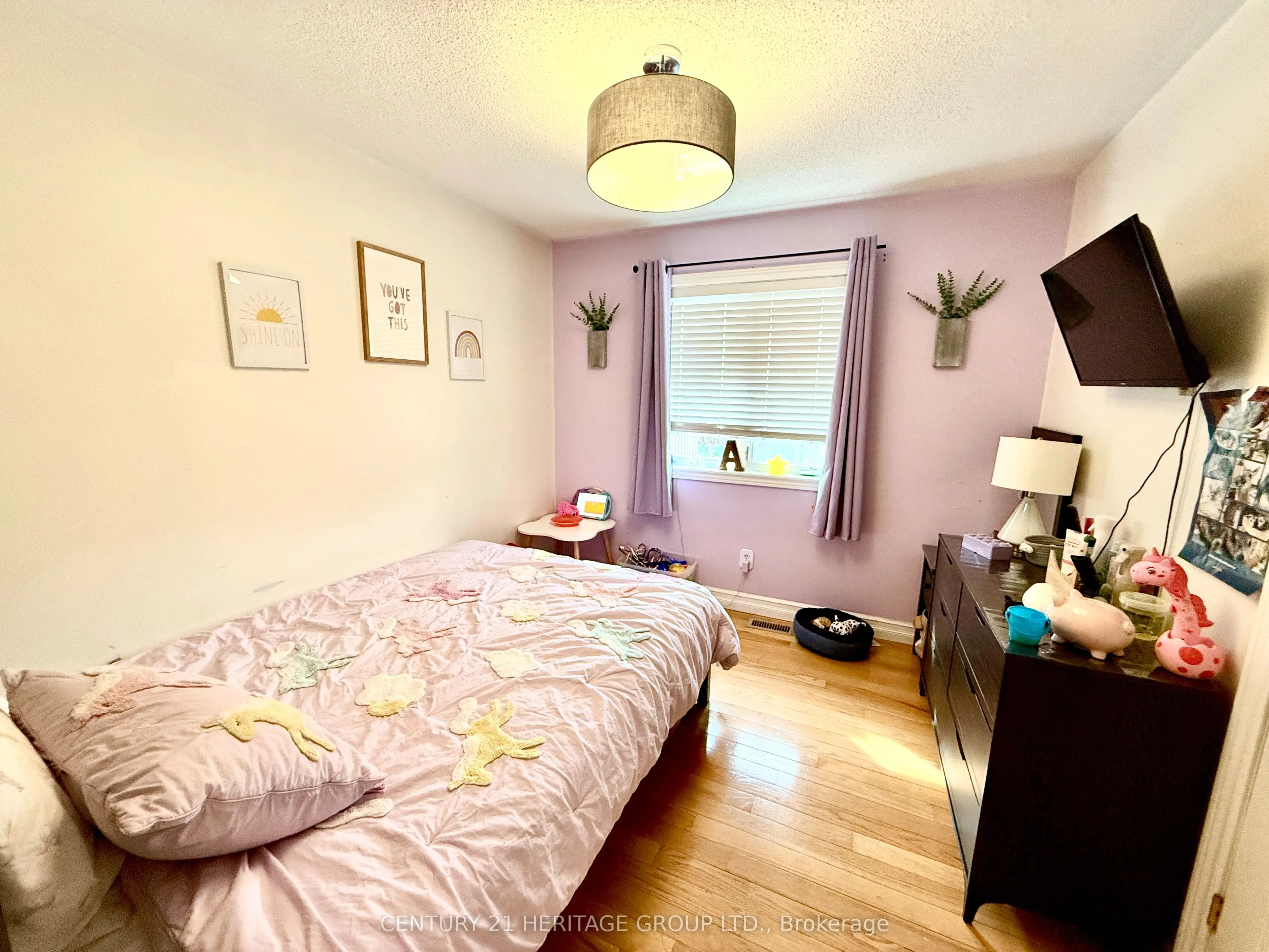 16 Eakins Crescent