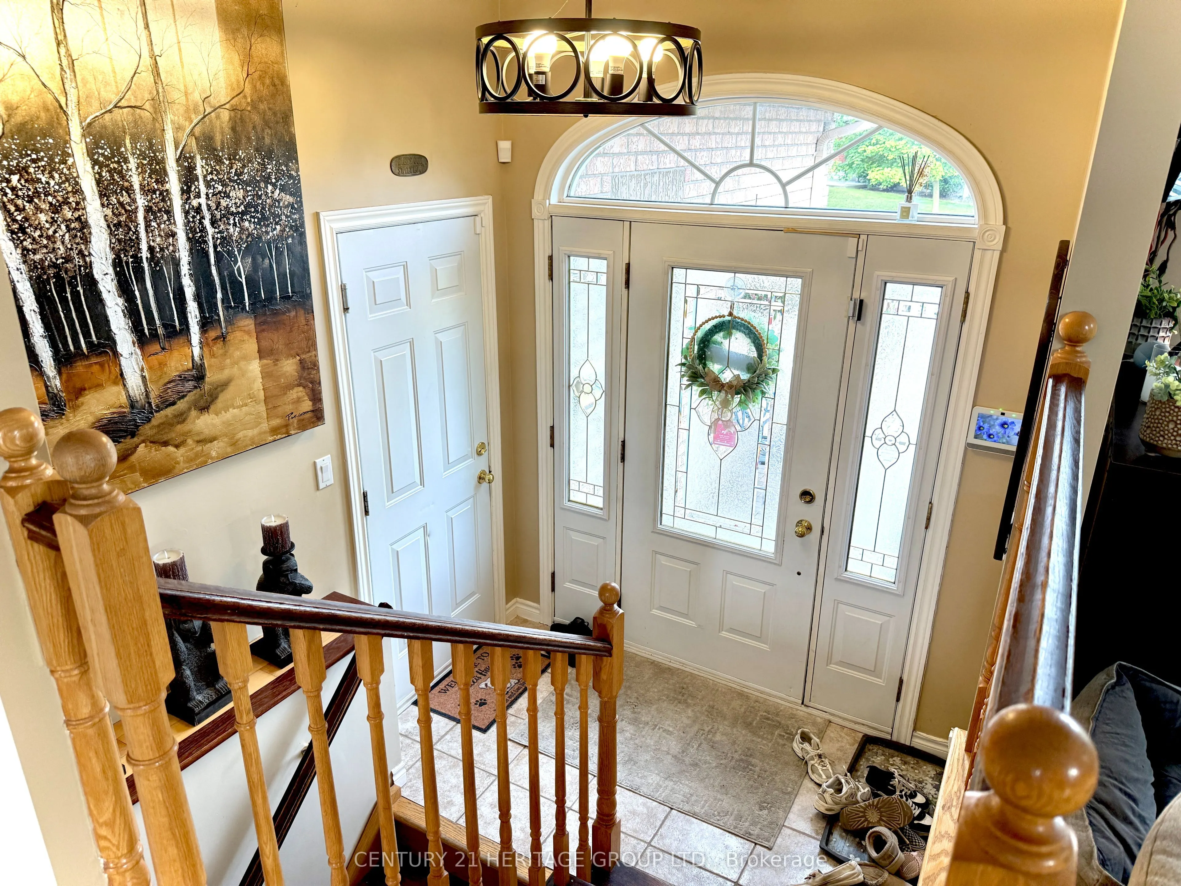 16 Eakins Crescent