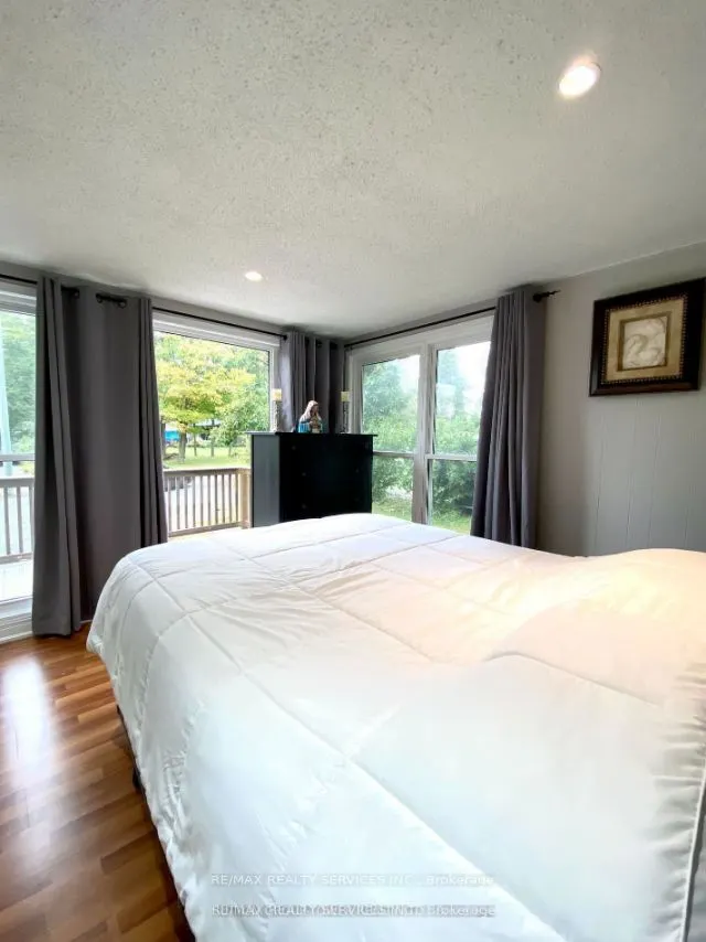 4870 mapleview Crescent
