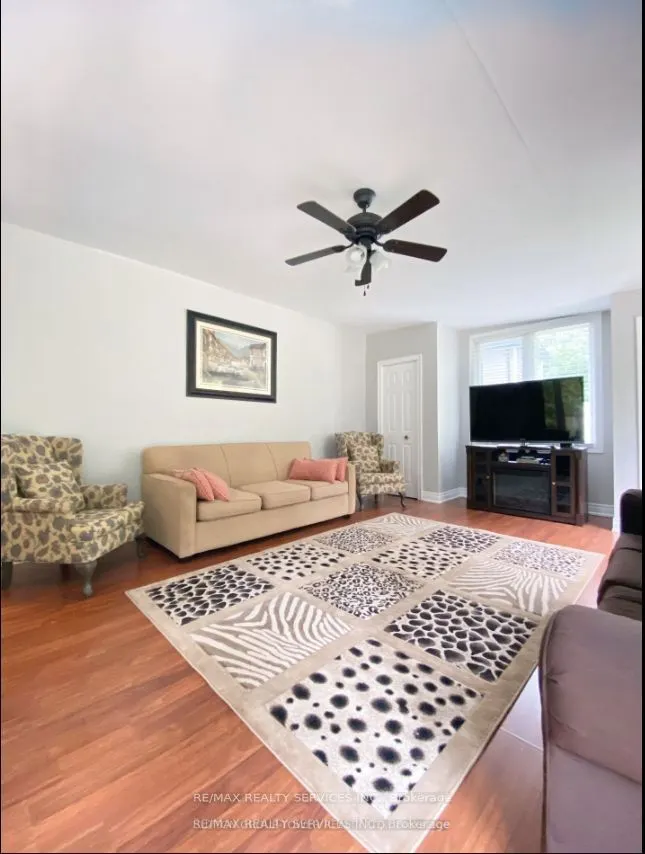4870 mapleview Crescent