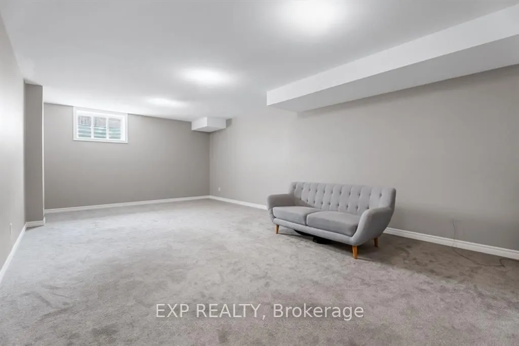 848 SNOWDROP Crescent