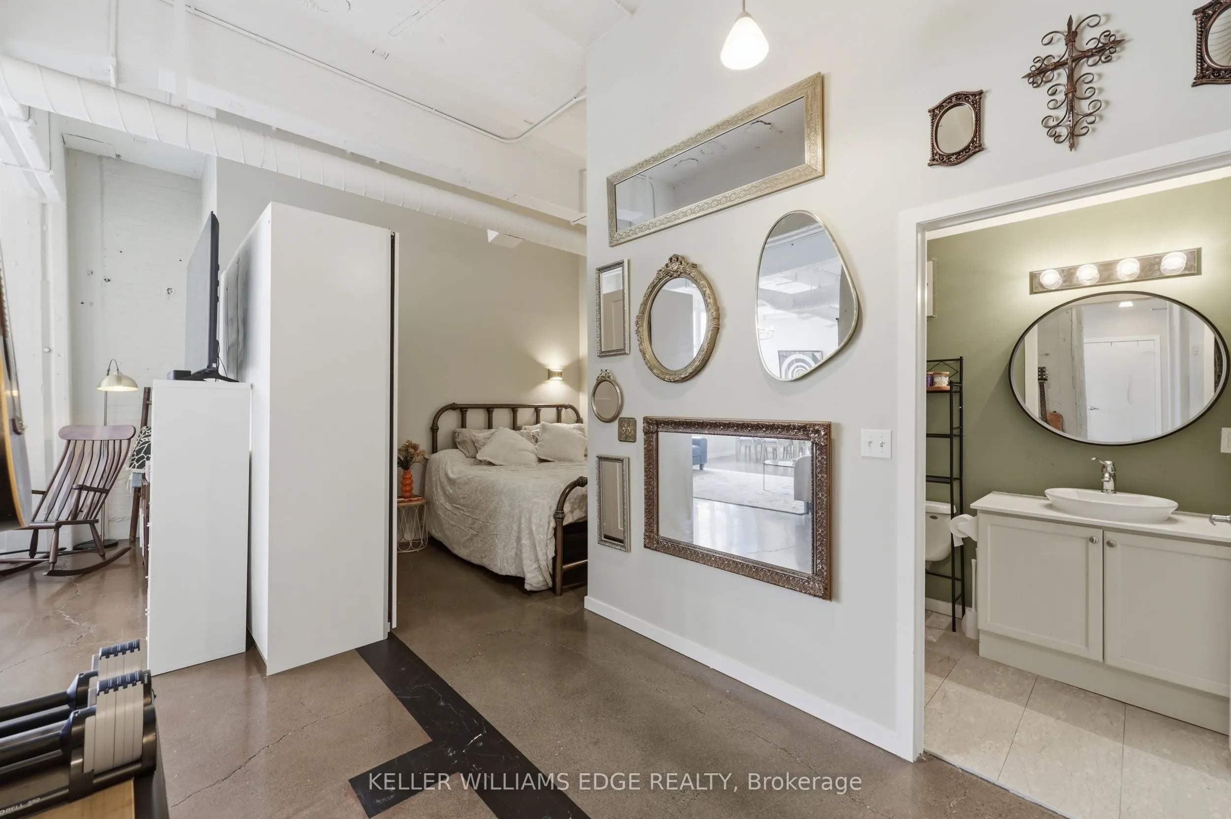 410 King Street W #307
