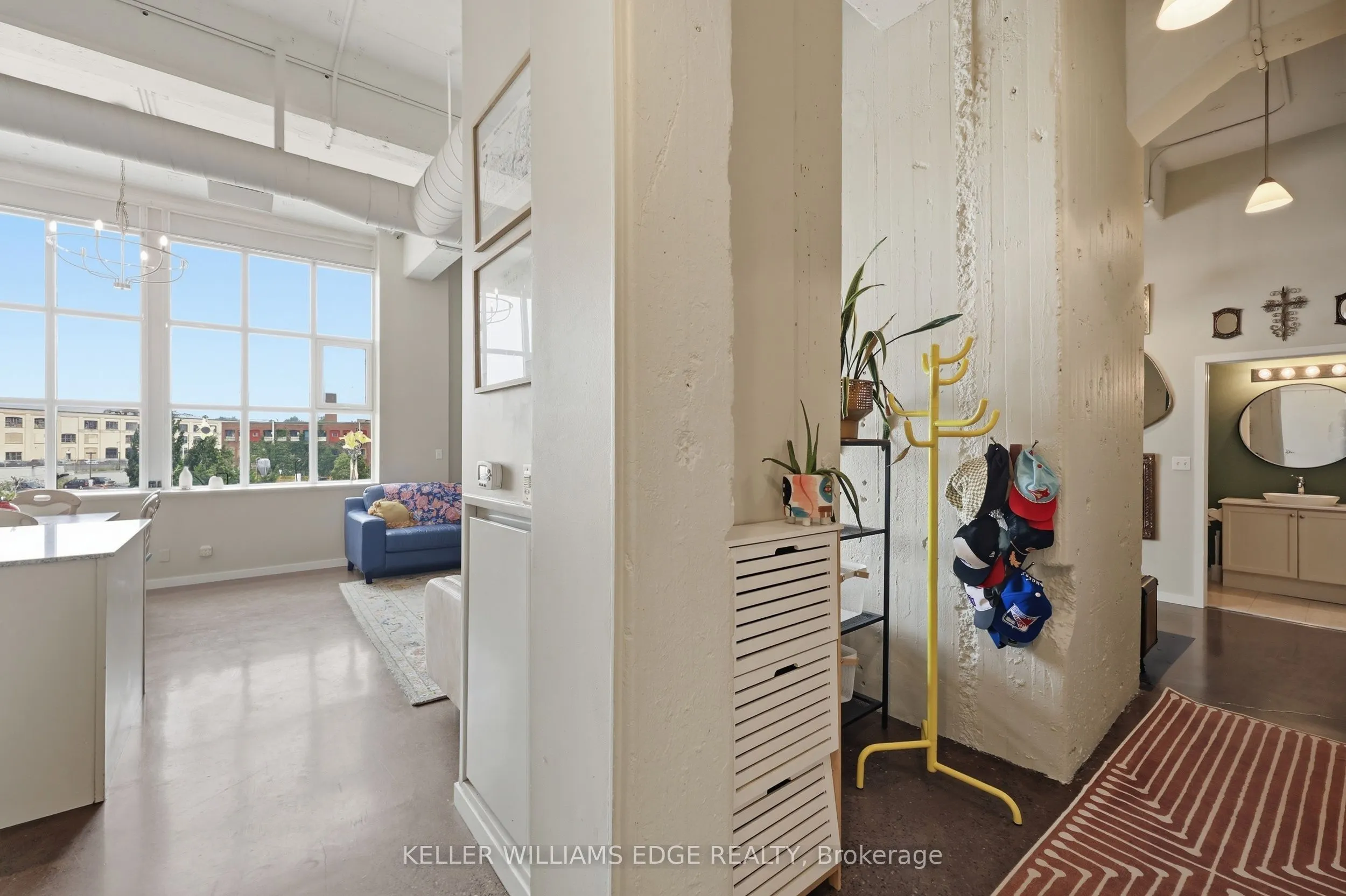 410 King Street W #307