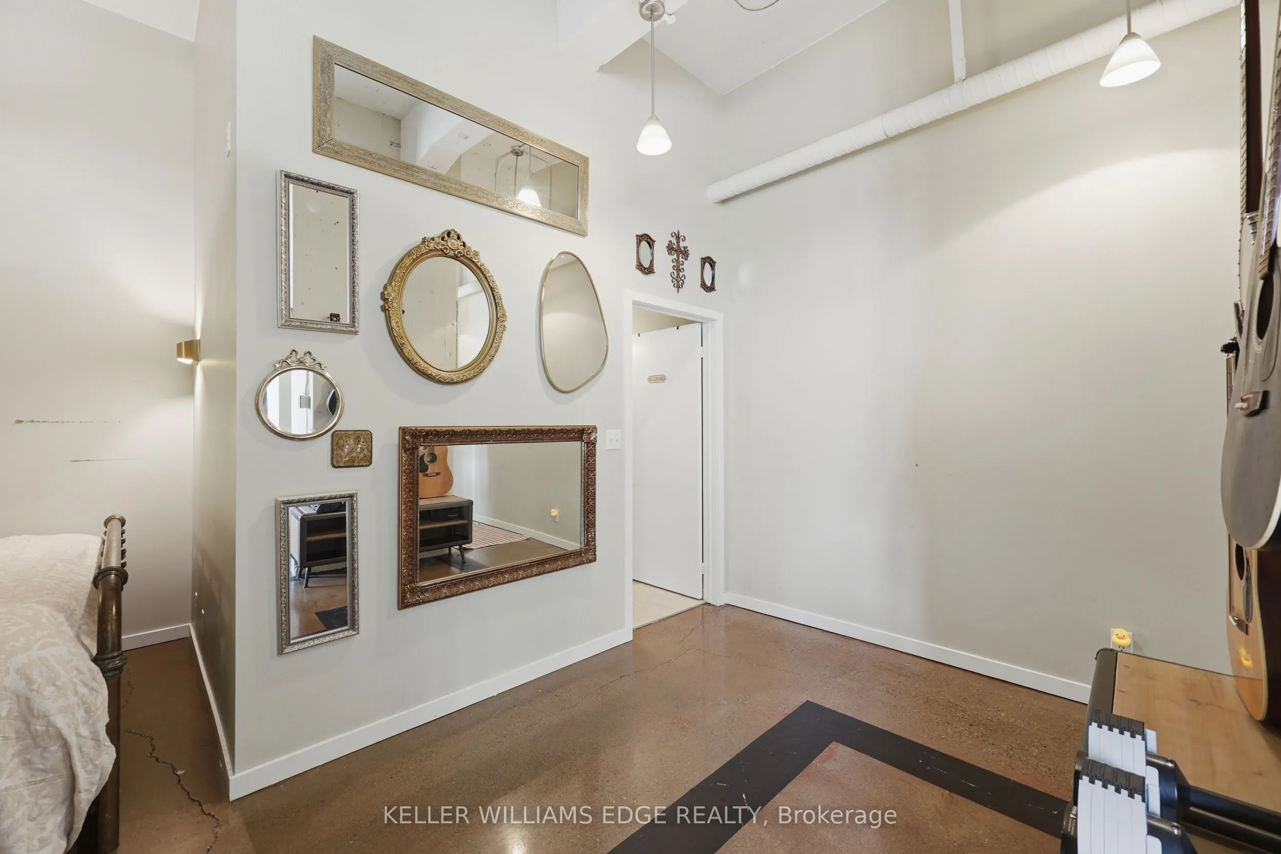 410 King Street W #307