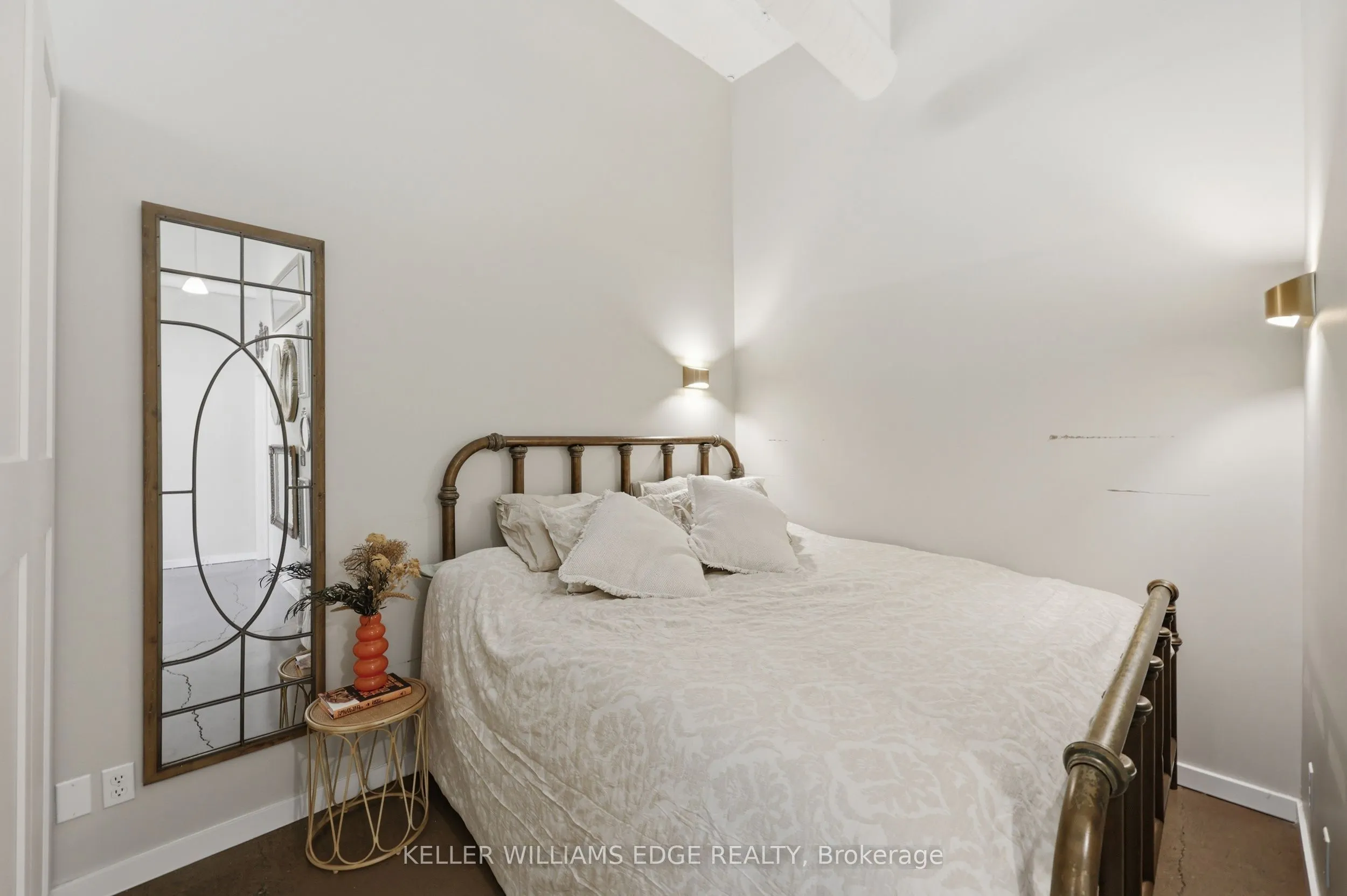 410 King Street W #307