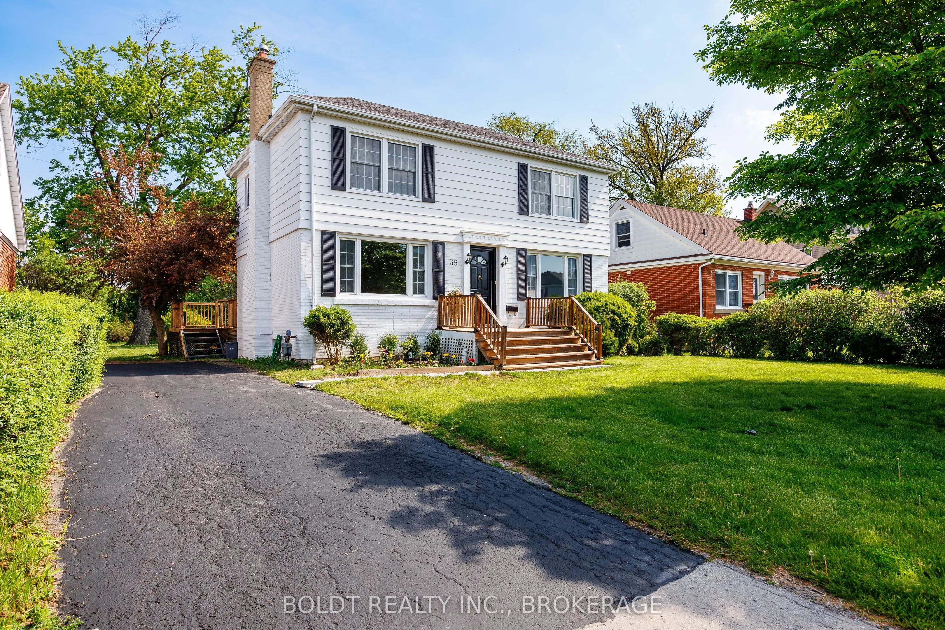 35 Rivercrest Drive