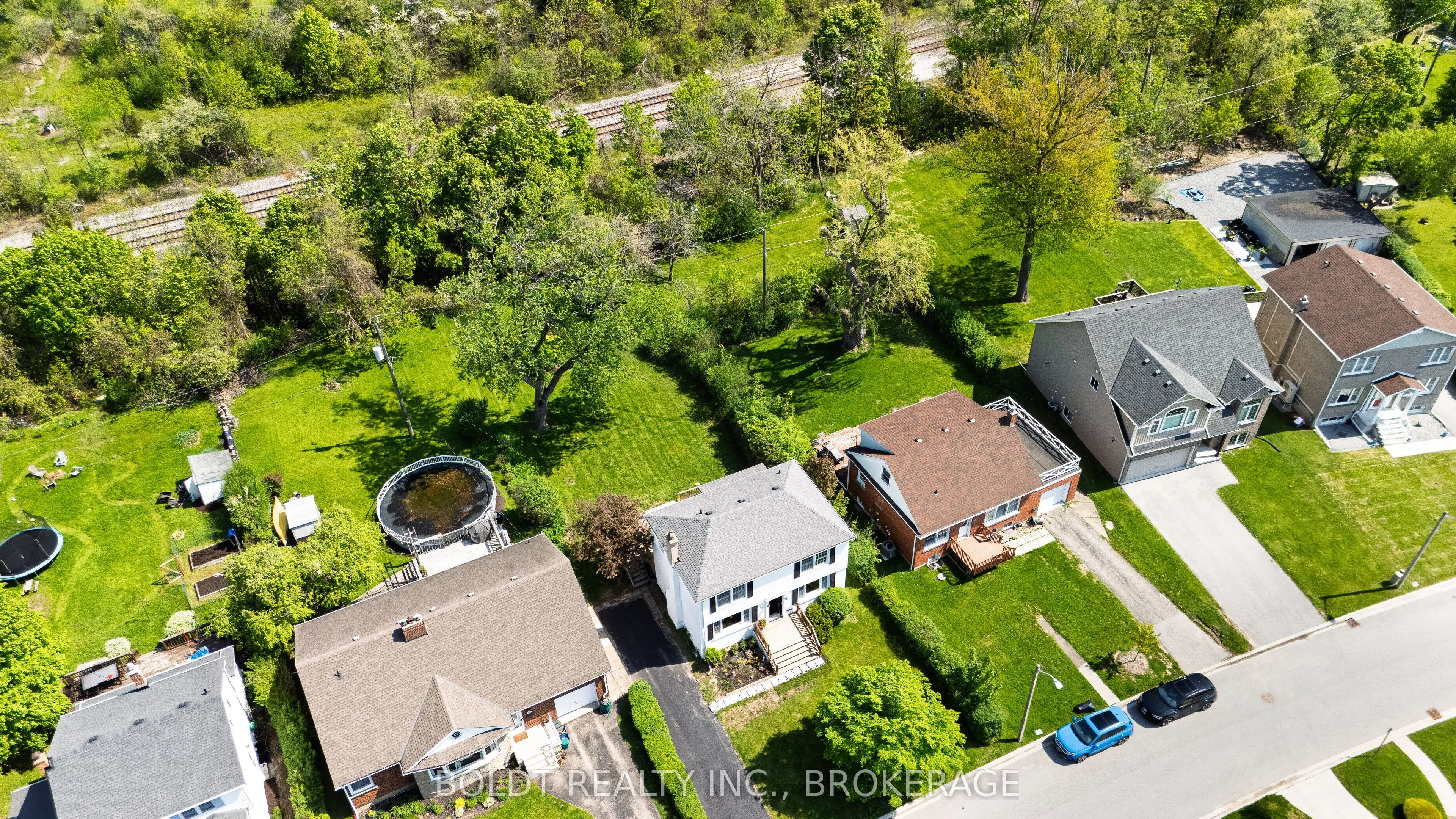 35 Rivercrest Drive