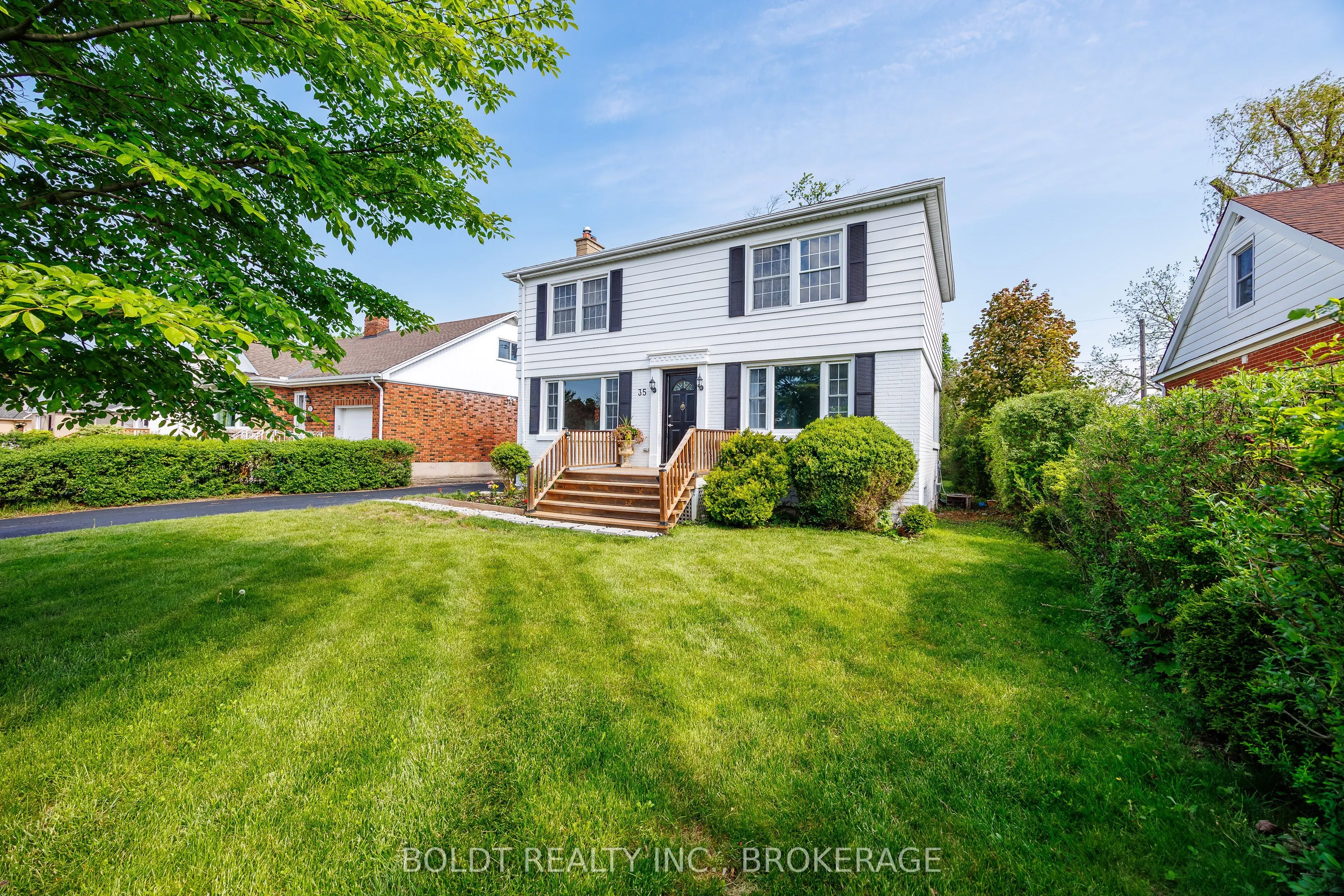 35 Rivercrest Drive
