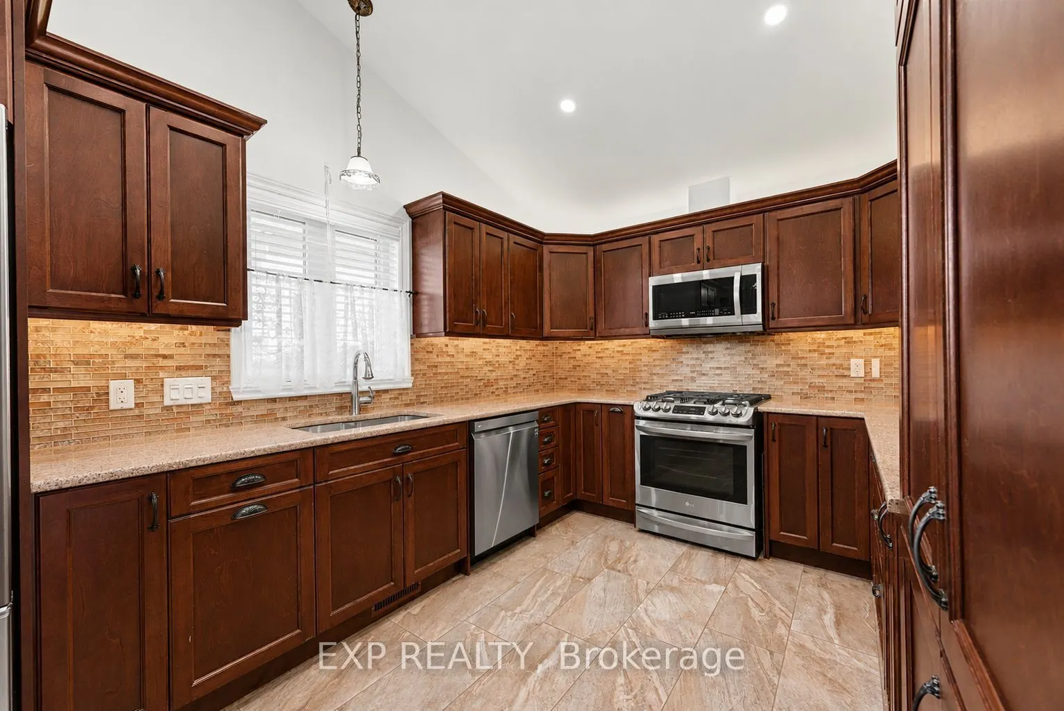 28 Jim Brownell Boulevard