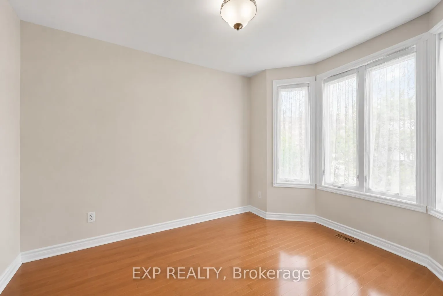 28 Jim Brownell Boulevard