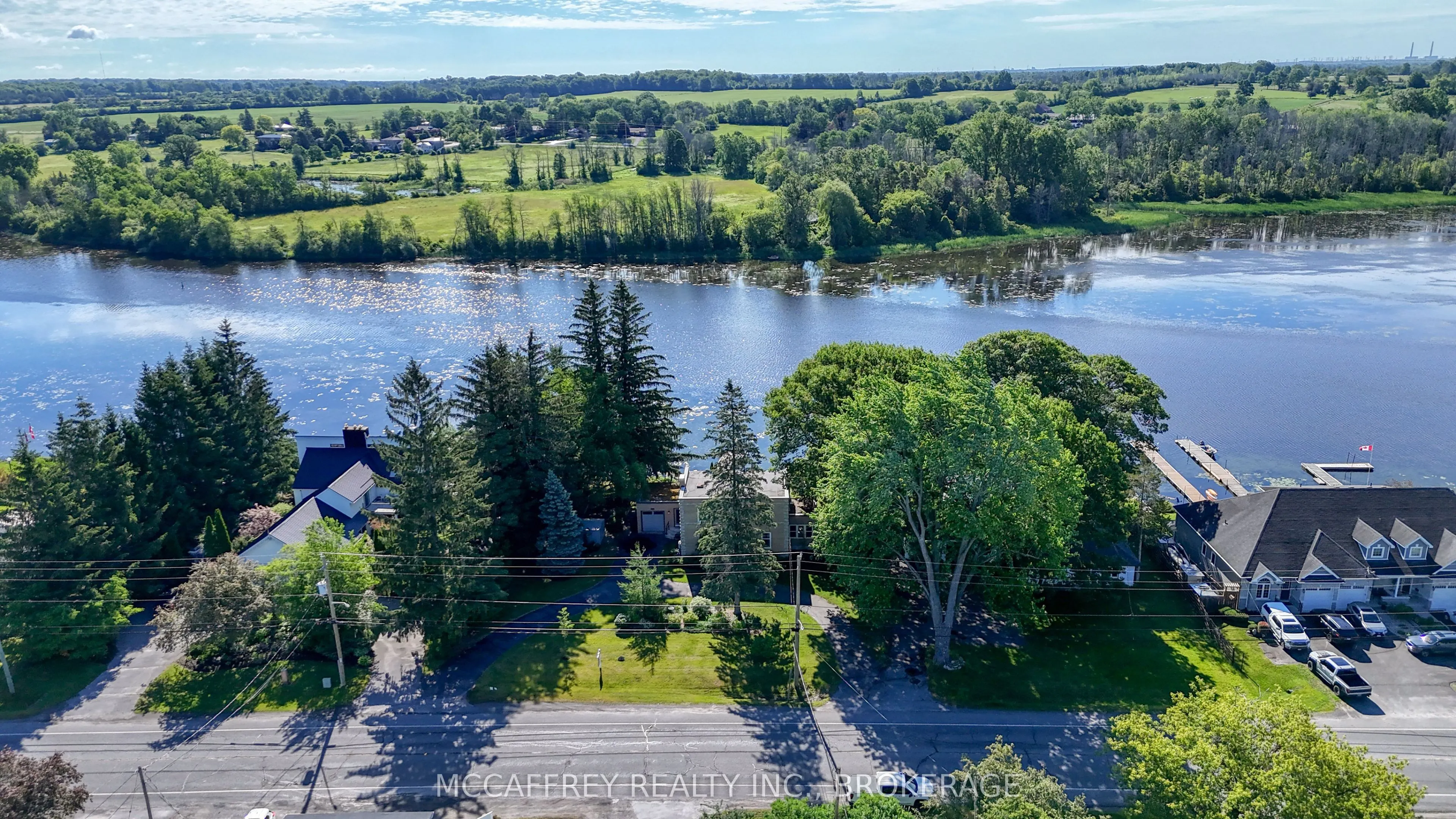 442 DUNDAS Street W