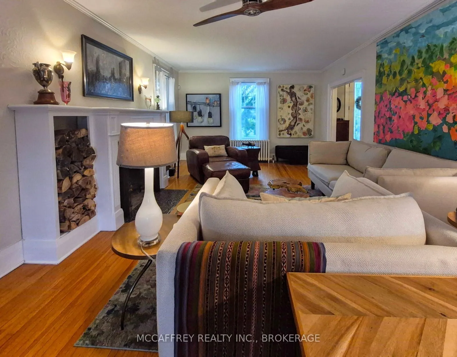 442 DUNDAS Street W