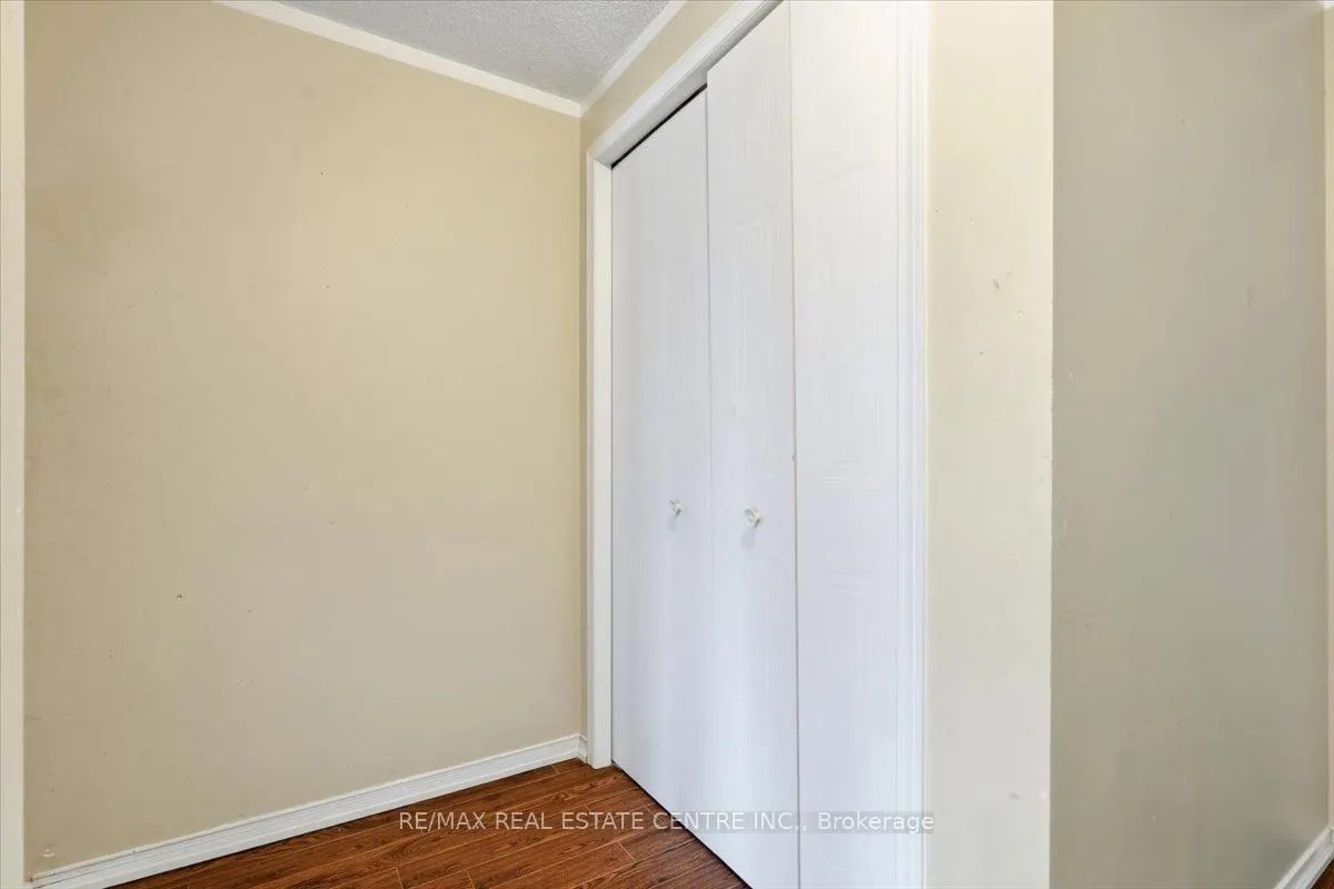 15 Roehampton Crescent #NA