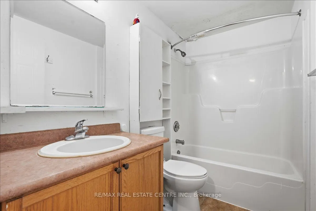 15 Roehampton Crescent #NA