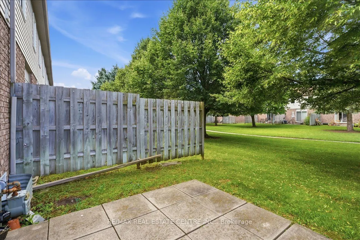 15 Roehampton Crescent #NA