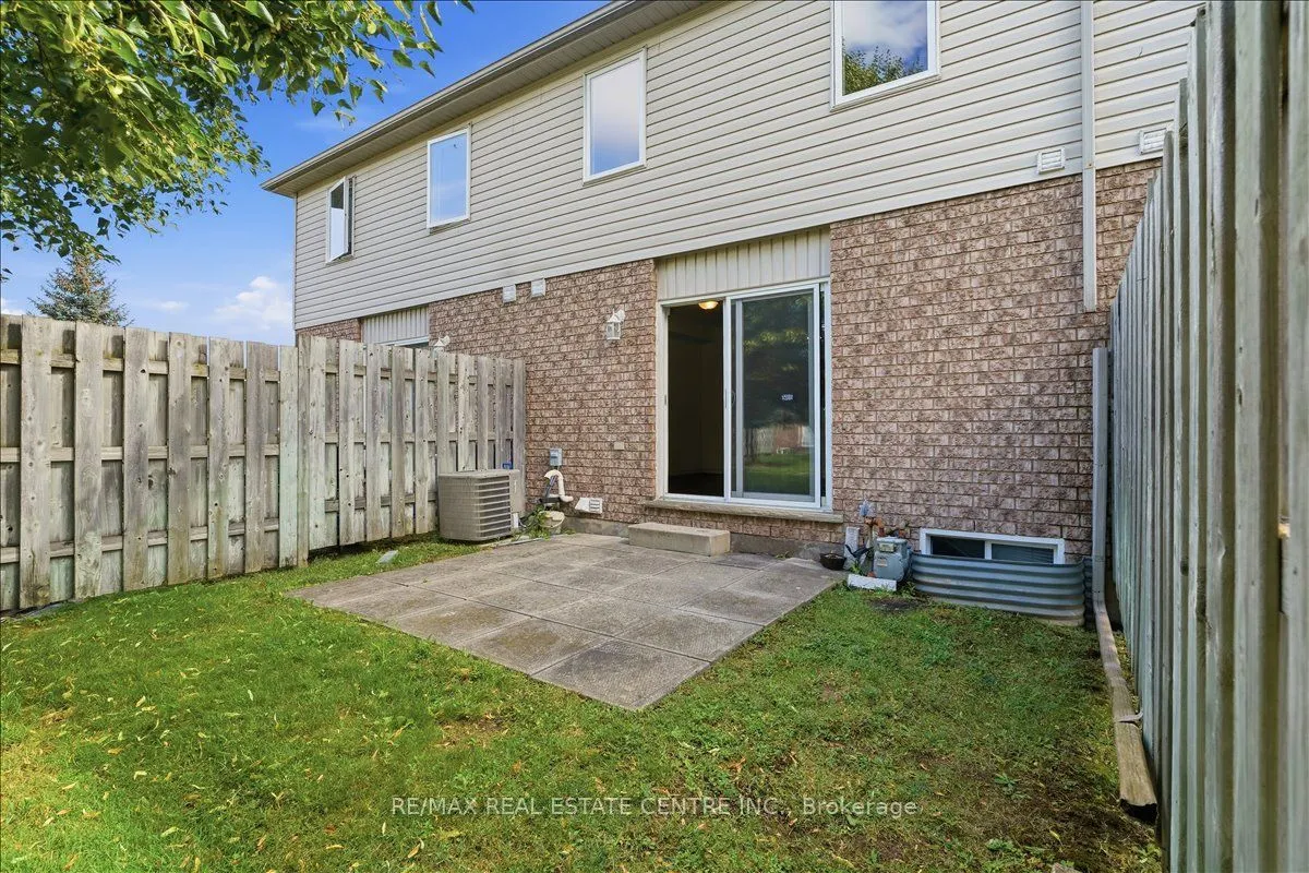 15 Roehampton Crescent #NA