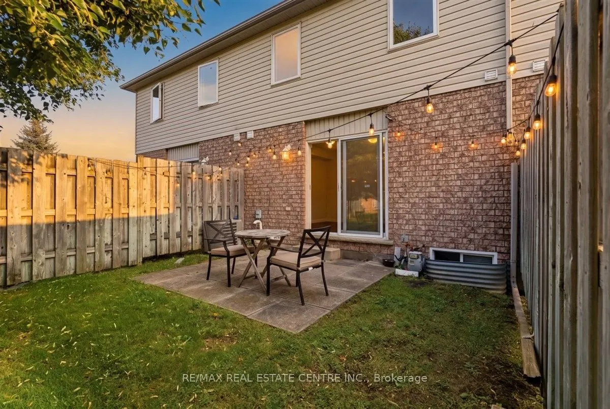 15 Roehampton Crescent #NA