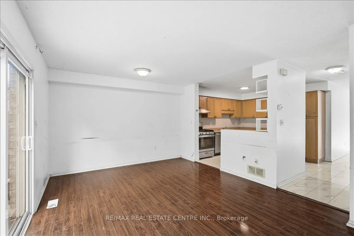 15 Roehampton Crescent #NA