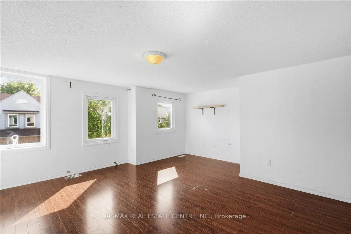 15 Roehampton Crescent #NA