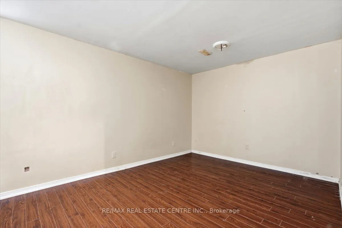 15 Roehampton Crescent #NA