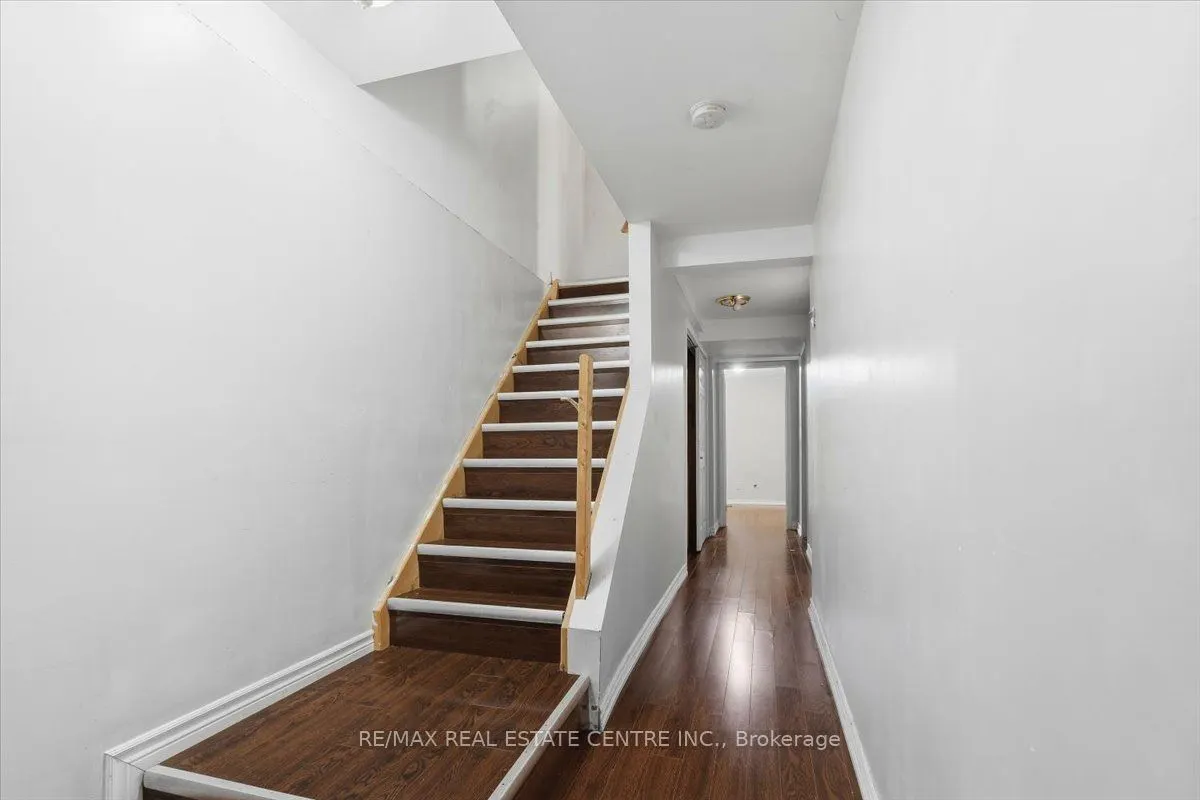 15 Roehampton Crescent #NA