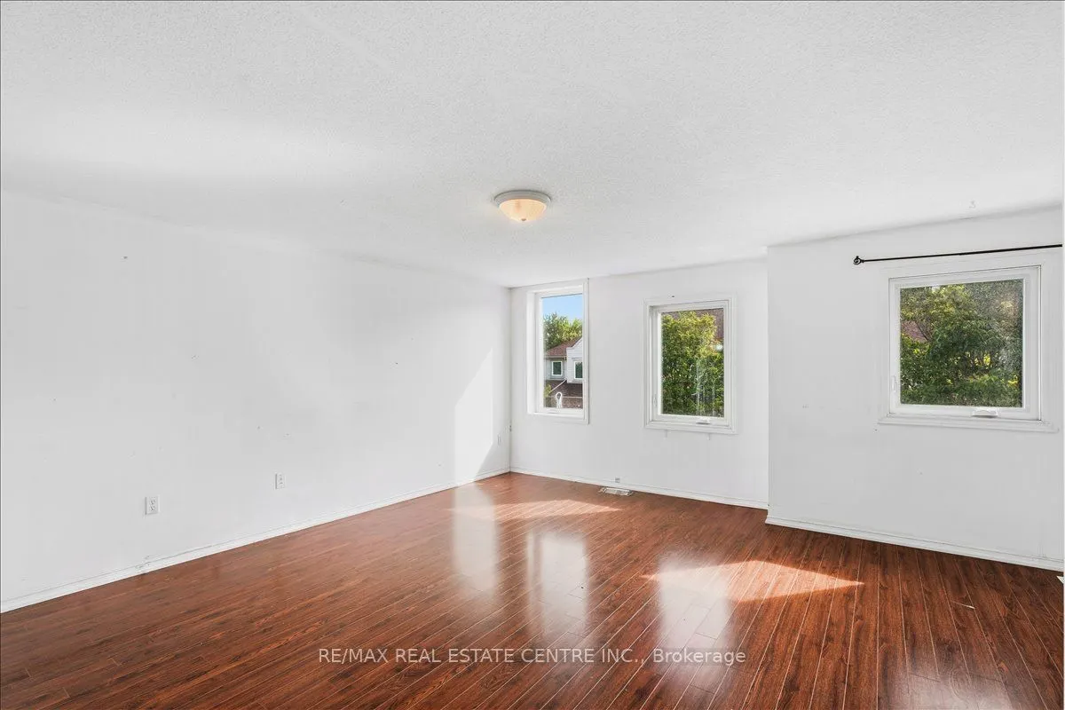 15 Roehampton Crescent #NA