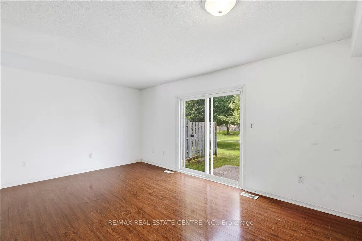 15 Roehampton Crescent #NA