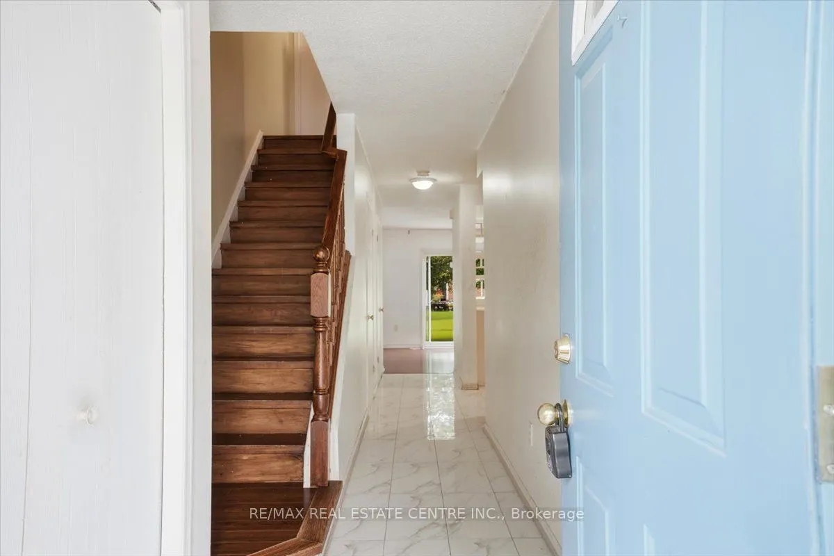 15 Roehampton Crescent #NA