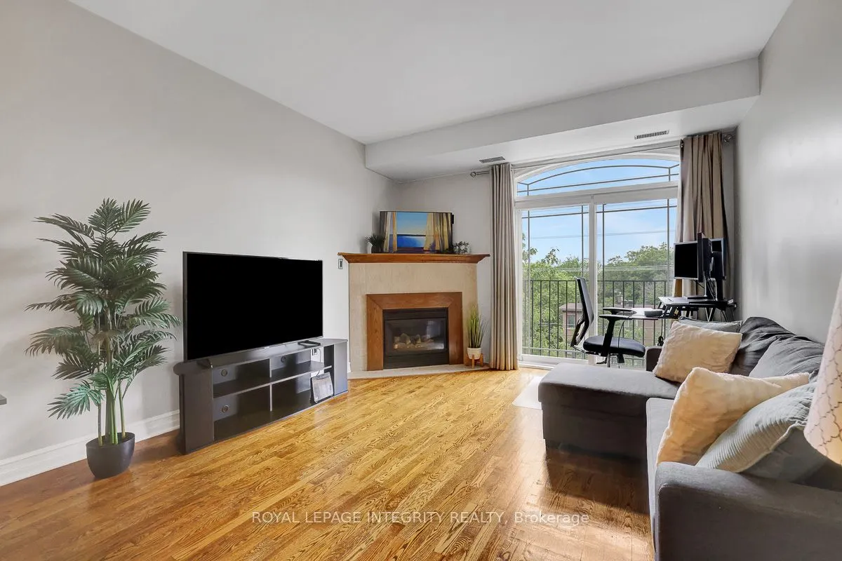 711 Churchill Avenue N #402